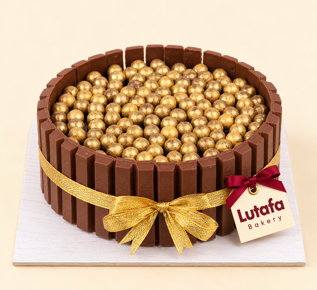 Kitkat Cake with Golden Ball